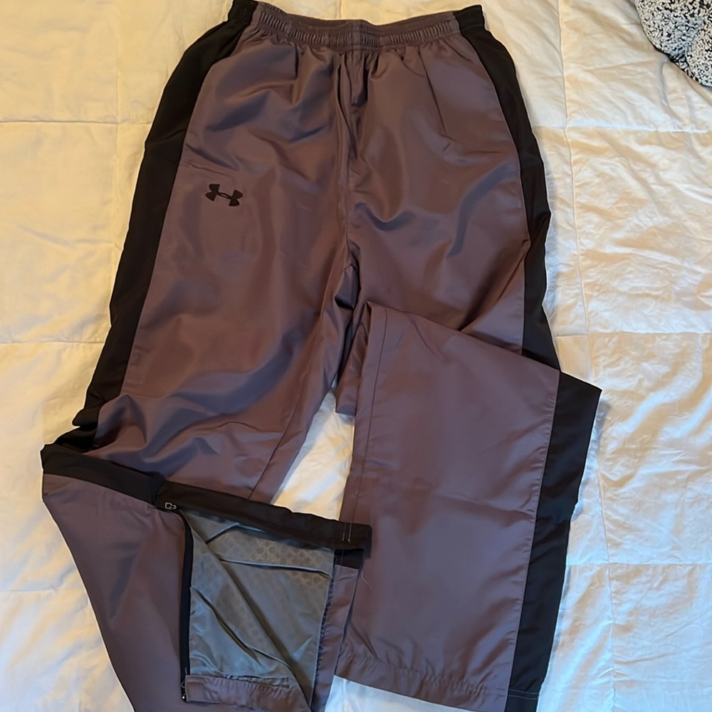 New without tags, Under Amour, fully lined sweatpants.